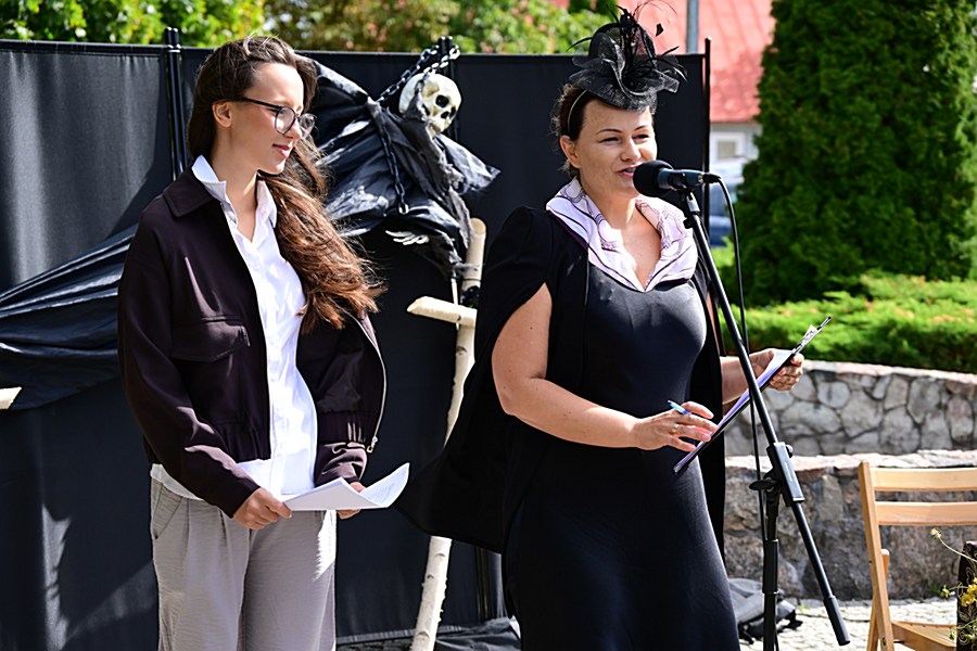 W rynku, przy kościele. Sochocińskie Narodowe Czytanie